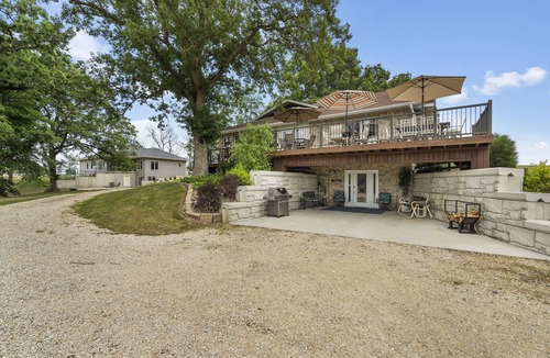 Langworthy House | Lakeview Living-LOWER Living Plus-Vacation Rental