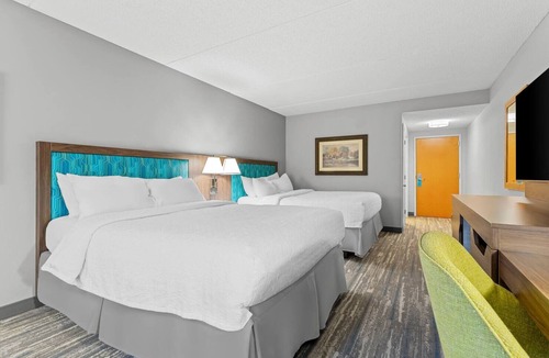 Guntersville Hotel | Lakeview Retreat with Free Breakfast & Parking, Near Hiking, Local Dining