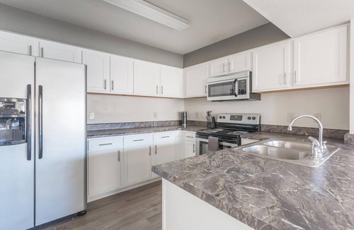 Broken Arrow Apartment | Landing | Amazing 1BD, Pool, Gym