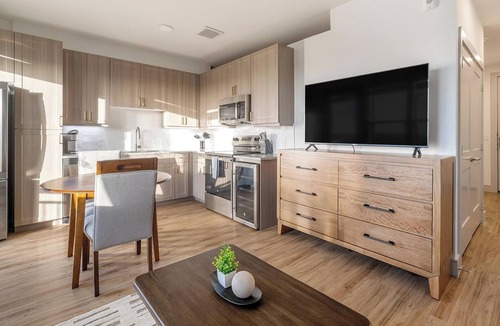 Scofield Farms Apartment | Landing | Amazing 1BD, Gym, Pool