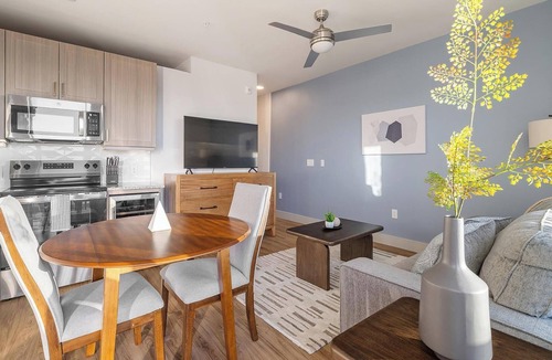 Scofield Farms Apartment | Landing | Amazing 1BD, Gym, Pool