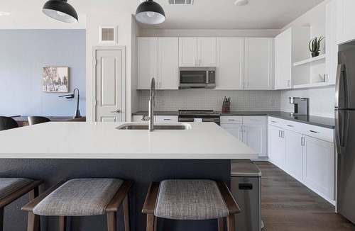 Lower Basin Lake Travis Apartment | Landing | Amazing 1BD, Pool, Gym