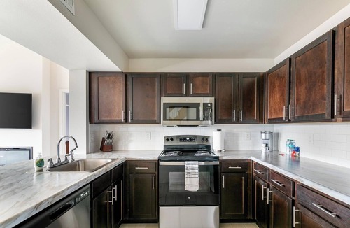 Yukon Apartment | Landing | Amazing 2BD, Gym, Clubhouse