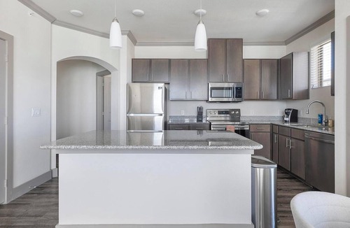 Manor Apartment | Landing | Amazing 2BD, Courtyard, Gym