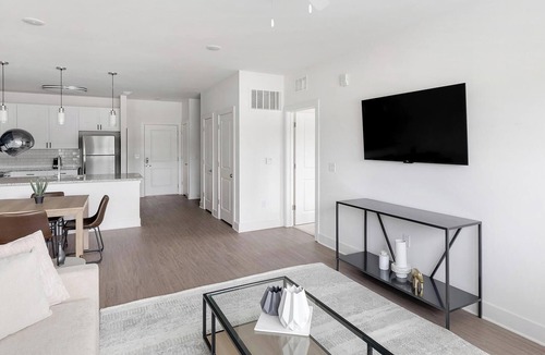 Athens Apartment | Landing | Amazing 2BD, Gym, Yoga Studio