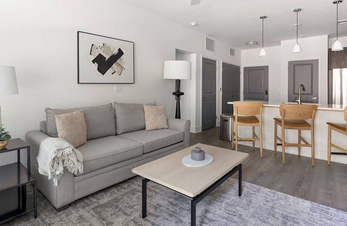 Crestwood South Apartment | Landing at Crestline