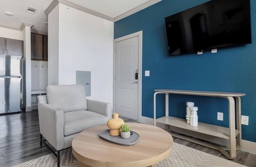 Manor Apartment | Landing | Beautiful 1BD, Courtyard, Clubhouse