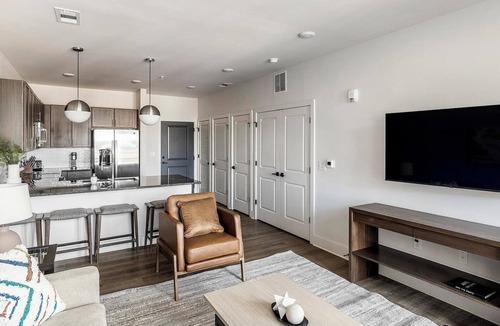 Madison Apartment | Landing | Beautiful 1BD, Gym, Pool