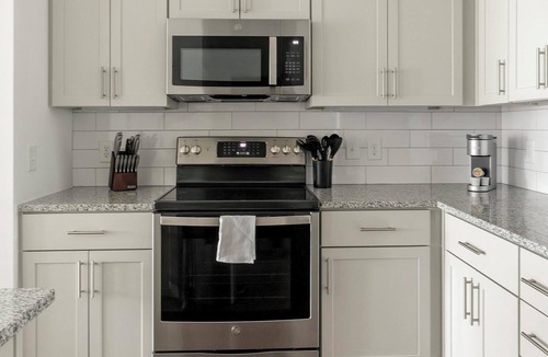 Southeast Raleigh Apartment | Landing | Beautiful 1BD, Gym, Clubhouse