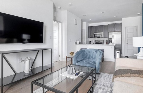 Austin Apartment | Landing | Beautiful 1BD, Gym, Pool