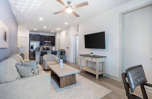 Austin Apartment | Landing | Beautiful 1BD, Pool, Gym