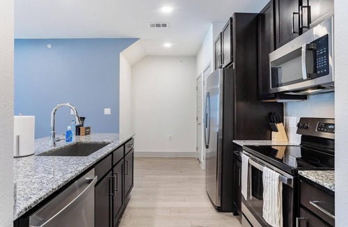 Austin Apartment | Landing | Beautiful 1BD, Pool, Gym