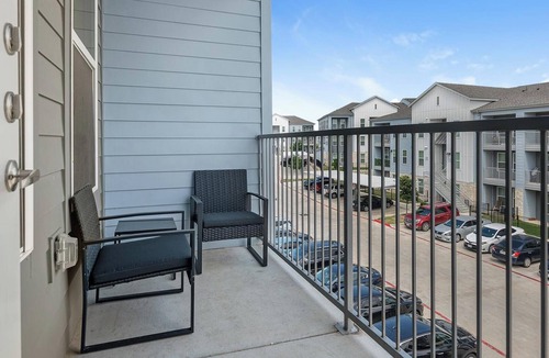 Austin Apartment | Landing | Beautiful 1BD, Pool, Gym