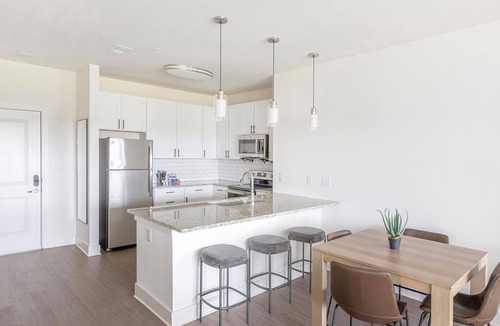 Athens Apartment | Landing | Beautiful 2BD, Yoga Studio, Gym
