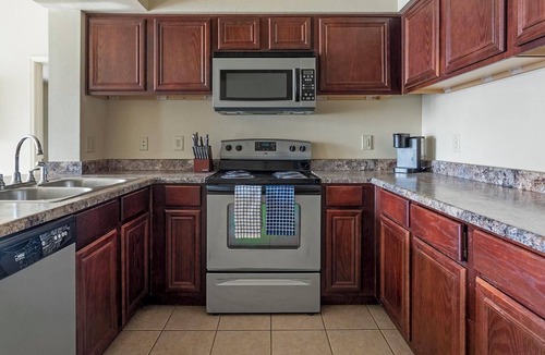Broken Arrow Apartment | Landing | Beautiful 2BD, Pool, Gym