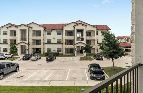 Pflugerville Apartment | Landing | Beautiful 1BD, Gym, Clubhouse