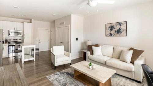 Belle Mina Apartment | Landing Chic 1BD Clubhouse Courtyard