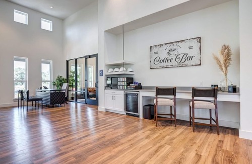 Salado Apartment | Landing | Chic 1BD, Clubhouse, Gym
