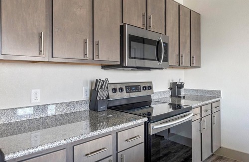 Manor Apartment | Landing | Chic 1BD, Clubhouse, Gym