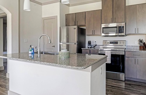 Manor Apartment | Landing | Chic 1BD, Clubhouse, Courtyard