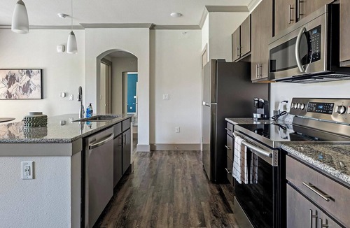 Manor Apartment | Landing | Chic 1BD, Clubhouse, Courtyard