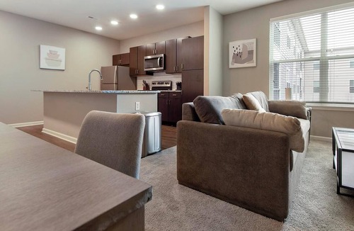 Chesterfield Apartment | Landing | Chic 1BD, Gym, Courtyard