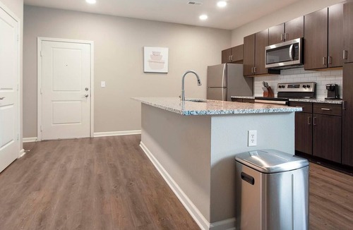 Chesterfield Apartment | Landing | Chic 1BD, Gym, Courtyard