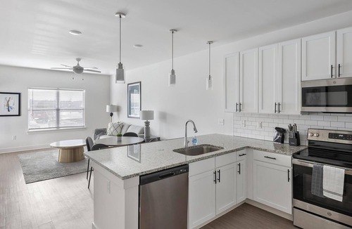 Athens Apartment | Landing | Chic 1BD, Gym, Pool