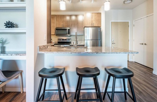 DeBaliviere Place Apartment | Landing | Chic 1BD, Gym, Yoga Studio