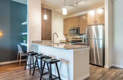 DeBaliviere Place Apartment | Landing | Chic 1BD, Gym, Yoga Studio