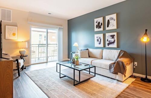 DeBaliviere Place Apartment | Landing | Chic 1BD, Gym, Yoga Studio