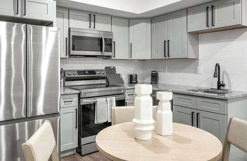 Spruce Hill Apartment | Landing | Chic 2BD, Clubhouse, Gym