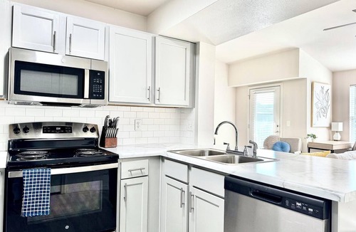Belton Apartment | Landing | Incredible 1BD, Pool, Gym