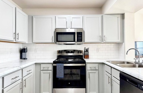 Belton Apartment | Landing | Incredible 1BD, Pool, Gym