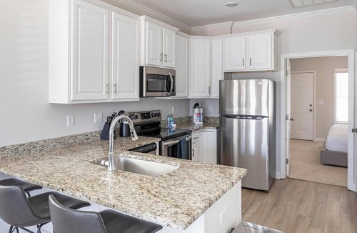 Huntsville Apartment | Landing | Modern 1BD, Courtyard, Pool