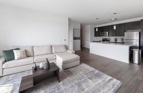 Schaumburg Apartment | Landing | Modern 1BD, Clubhouse, Yoga Studio