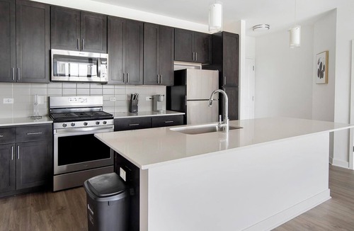 Schaumburg Apartment | Landing | Modern 1BD, Clubhouse, Yoga Studio