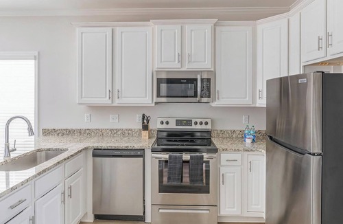 Huntsville Apartment | Landing | Modern 1BD, Gym, Clubhouse