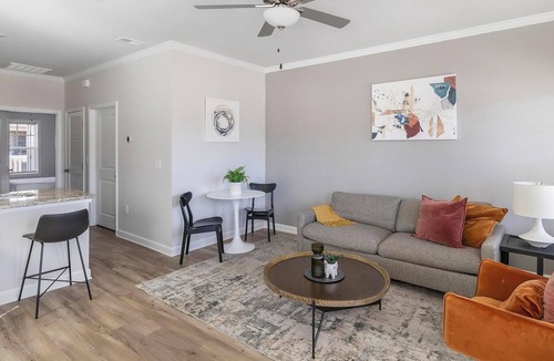 Huntsville Apartment | Landing | Modern 1BD, Gym, Pool
