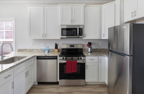 Huntsville Apartment | Landing | Modern 1BD, Gym, Pool