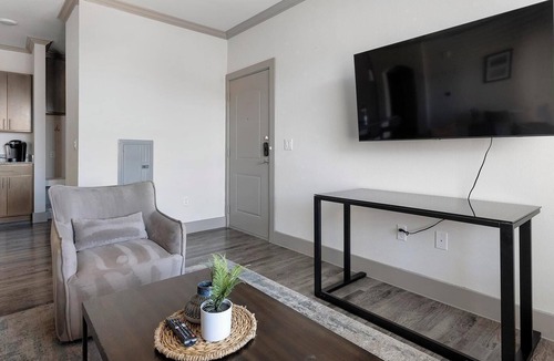 Manor Apartment | Landing | Modern 1BD, Gym, Clubhouse