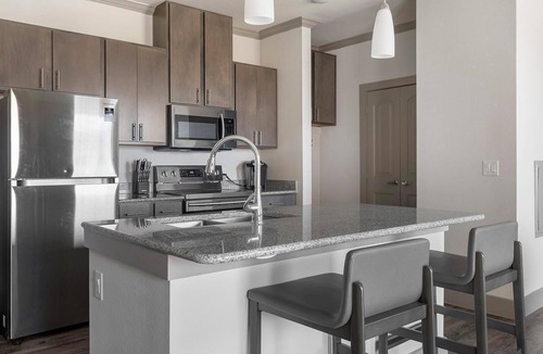 Manor Apartment | Landing | Modern 1BD, Gym, Clubhouse