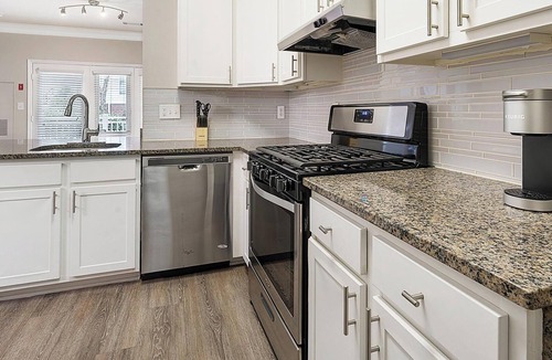 Town Center Apartment | Landing | Modern 1BD, Gym, Courtyard