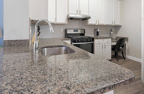 Town Center Apartment | Landing | Modern 1BD, Gym, Courtyard