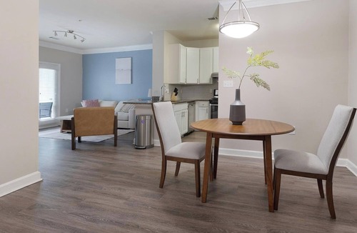 Town Center Apartment | Landing | Modern 1BD, Gym, Courtyard