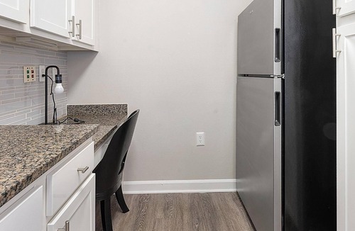 Town Center Apartment | Landing | Modern 1BD, Gym, Courtyard