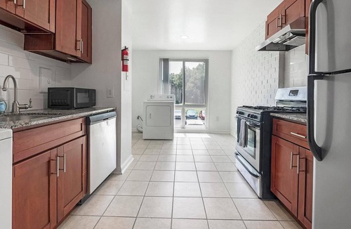 Greenbelt Apartment | Landing | Modern 1BD, Pool, Gym