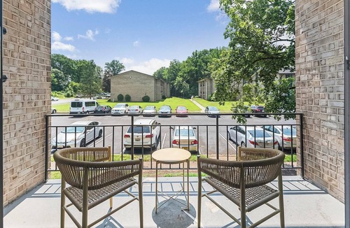 Greenbelt Apartment | Landing | Modern 1BD, Pool, Gym