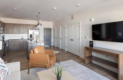 Madison Apartment | Landing | Modern 2BD, Clubhouse, Gym