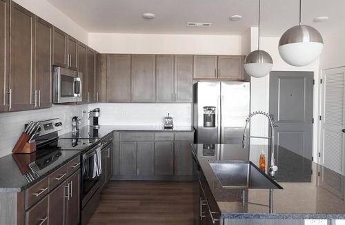 Madison Apartment | Landing | Modern 2BD, Clubhouse, Gym
